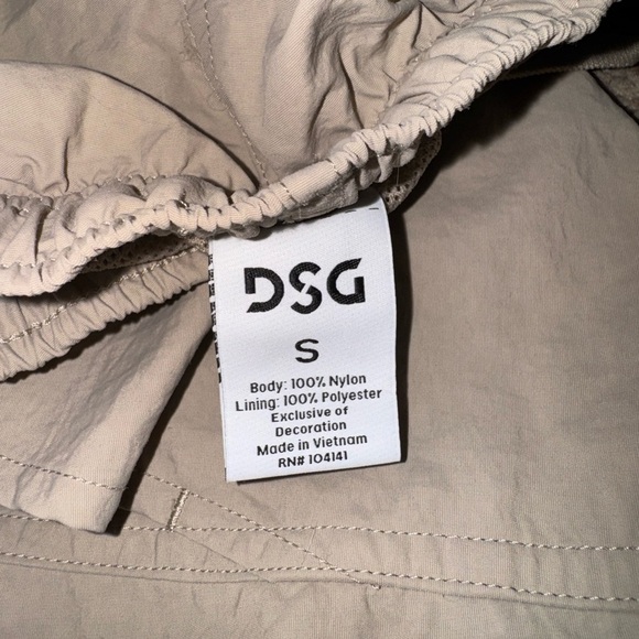 Dicks Sporting Goods DSG Nylon Shorts 6” Inseam Men Size Small Beige - Picture 3 of 3